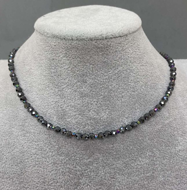 Hematite Faceted Bead Choker, 4 mm diameter (+/-), 2 mm faceted bead (+/-), length 37 cm (+/-), toggle clasp with pendant
