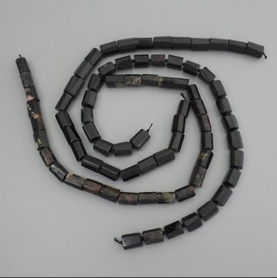 Намистини Турмалін оброблене каміння, діаметр 14-16х11-13мм+- на нитці, довжина 39см+