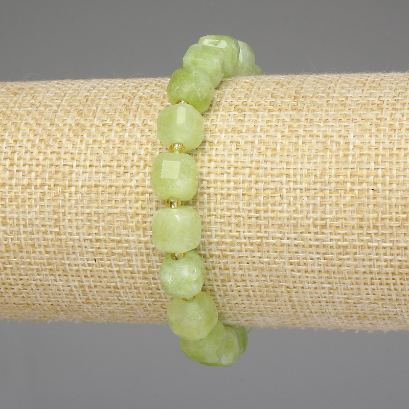 Chrysoprase Olivine Bracelet - Faceted Cube 8x8 mm, 3 mm Seed Beads, Length 18 cm, Stretch