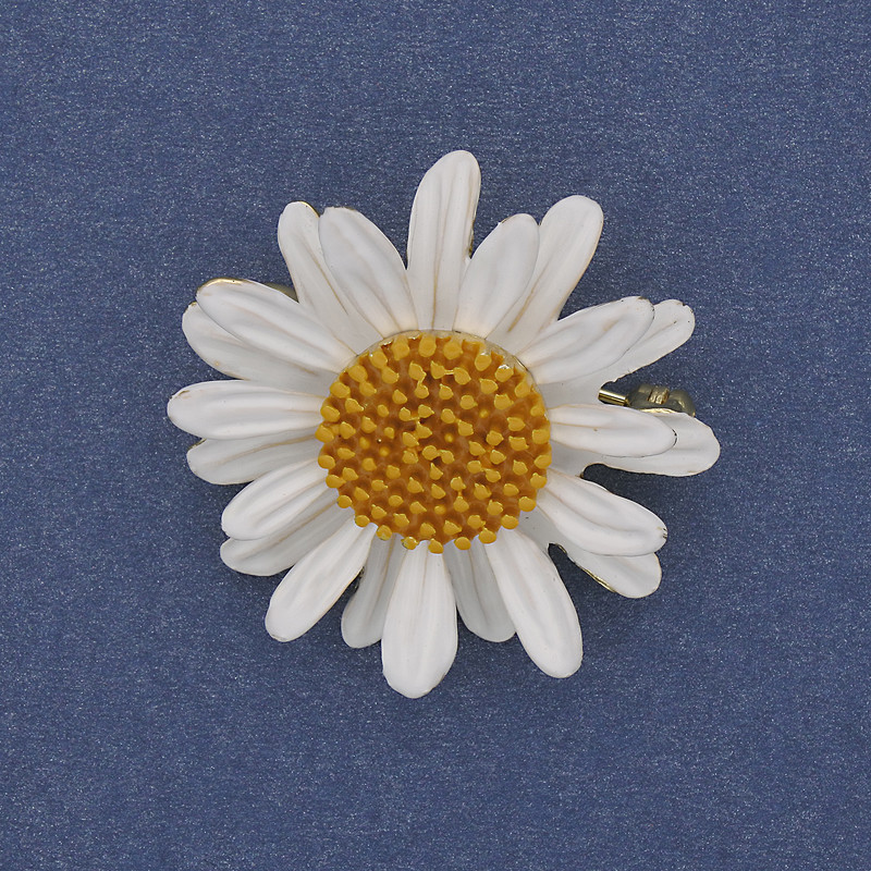 Brooch-pendant Flower white and yellow enamel on golden metal, diameter 32mm +