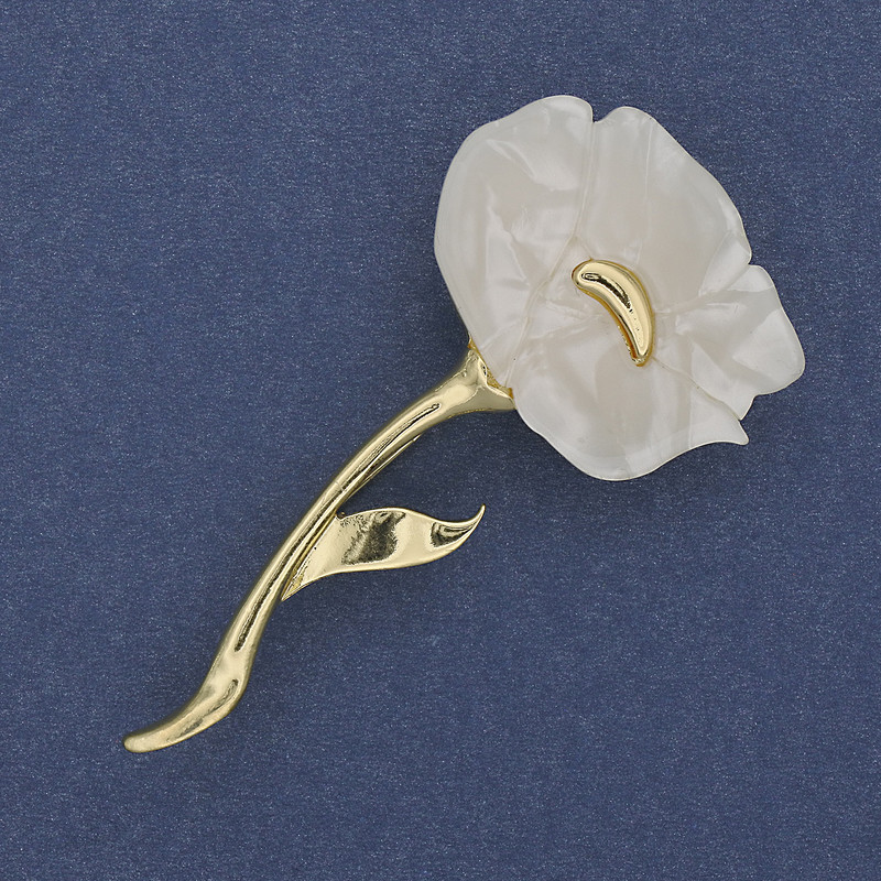 White Pearl Poppy Flower Brooch, 63 x 32 mm, gold-tone metal