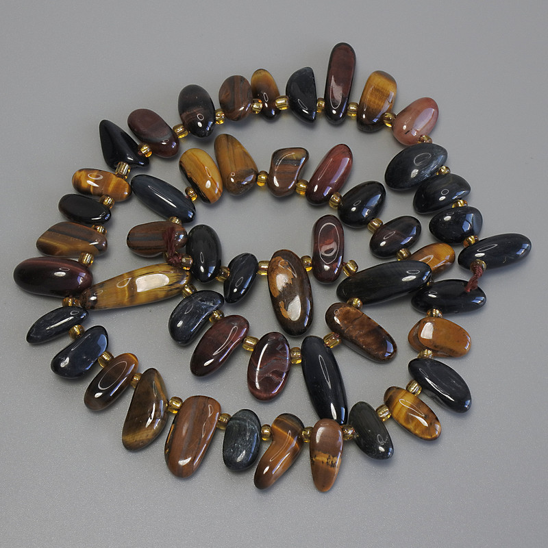 Beads of Bull's-Eye, Falcon's Eye, and Tiger's Eye - butterfly-shaped seed beads, diameter 10-20×5-8 mm, 3 mm beads, length about 39 cm on thread