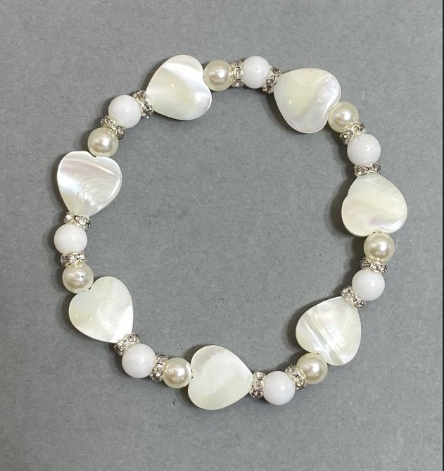 Mother-of-Pearl Heart Bracelet 12x12 mm +/- Majorca Bead 6 mm +/-, Length 18 mm +/- Stretch