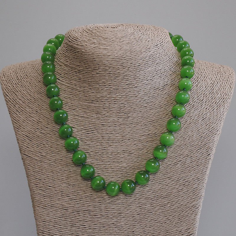 Green Cat's Eye Necklace with smooth beads, 12 mm diameter, 50 cm length with clasp
