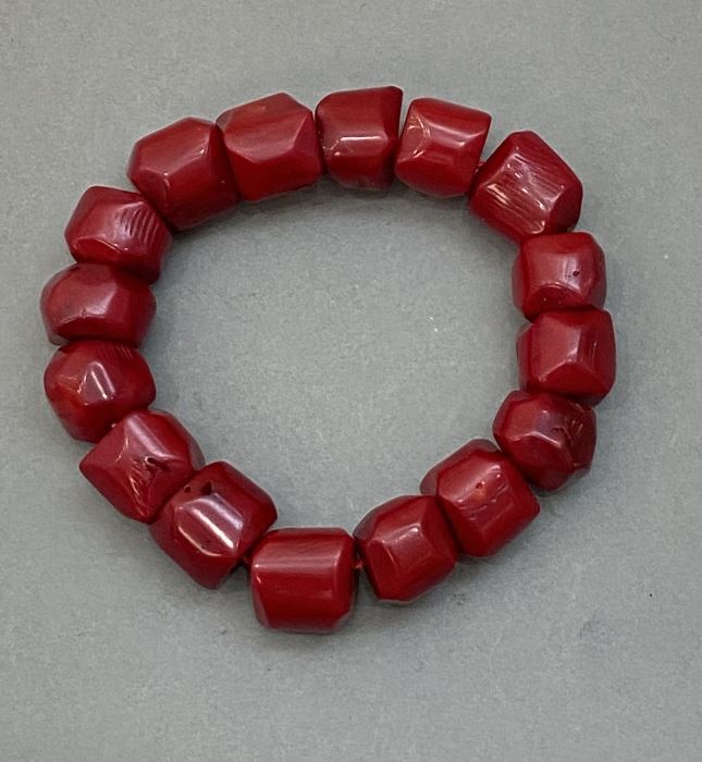 Natural Coral Bracelet - Faceted Cut, 10-12×12-13, 5 mm ±, elastic stretch, length 18 mm ±