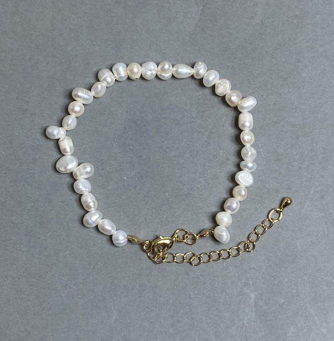 Bracelet with freshwater pearls, diameter 5.5–6.5 × 4–5 mm, length 18 cm + 5 cm extender chain