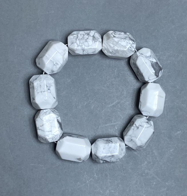 Howlite Bracelet with Faceted Rondelles, diameter 20×15 mm, length 18 cm, stretch