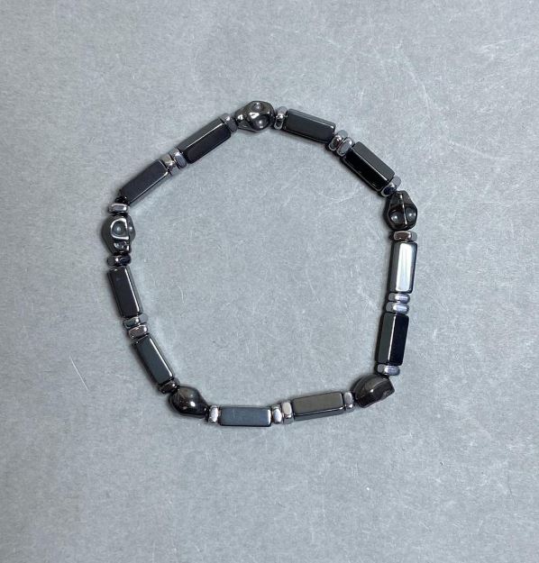 Hematite Cube Bracelet, cube diameter 9x3 mm, skull 8x6 mm, rondelle 4x2 mm, length 18 cm (stretch)