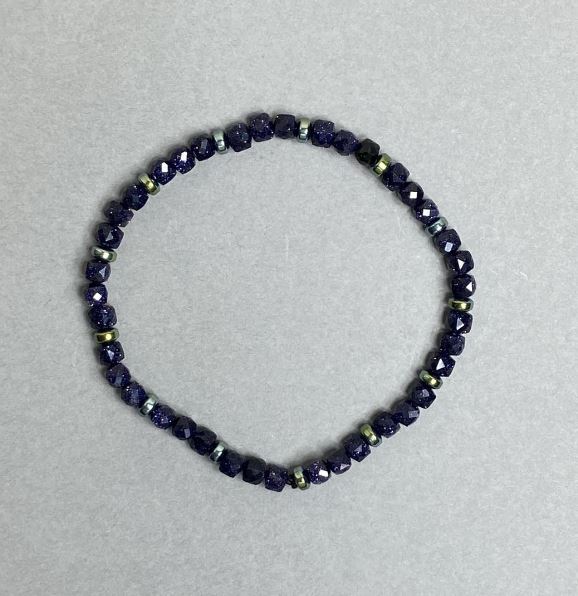 Aventurine Bracelet 'Night of Cairo' Faceted Bead 4mm+-, Hematite Rondelle 4x2mm+-, 18 cm Stretch