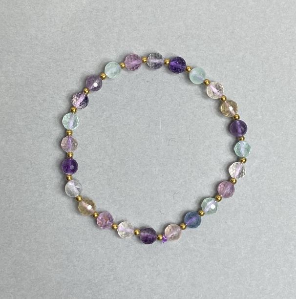 Bracelet with fluorite faceted bead 6mm ±, hematite bead 2mm ±, length 18 cm stretch