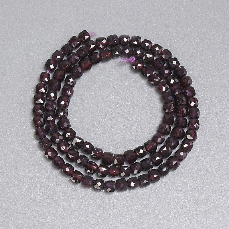 Faceted Garnet Beads, Cube 4x4 mm, 39 cm length, on thread