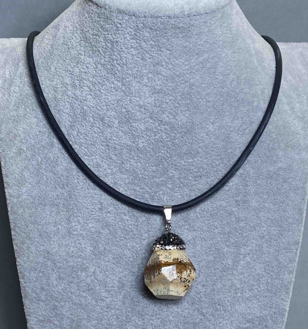 Jasper Pendant 40×22 mm (±) on a rubber cord, length 60 cm with a 5 cm extender chain