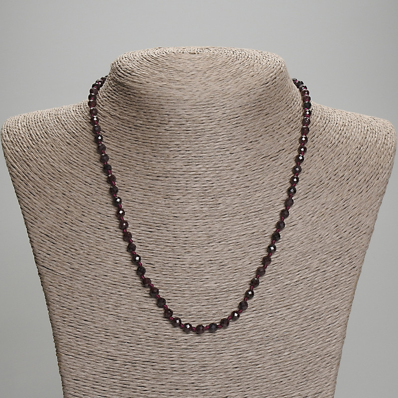 Garnet Necklace with Faceted Bead, 4–5 mm diameter, 45 mm length, with clasp
