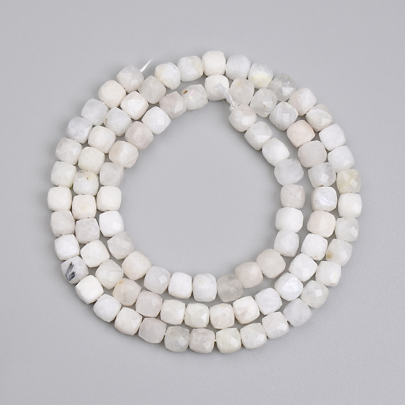 Adularia Beads, Faceted Cube 4x4 mm ±, length 38 cm ± on thread