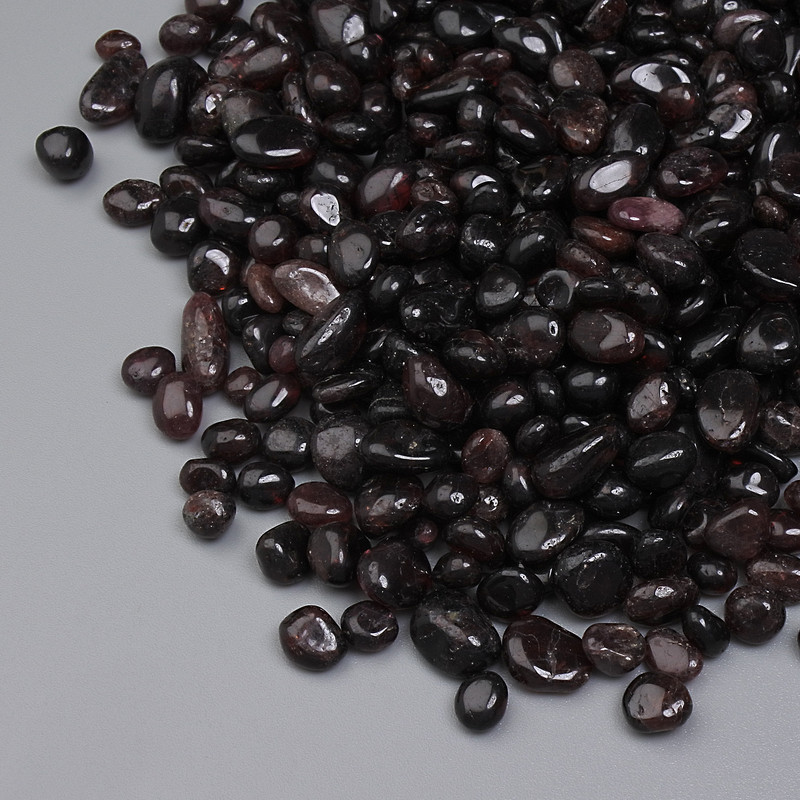 Natural Undrilled Garnet Chip 3-10x3-6mm+- (per 100g+-)