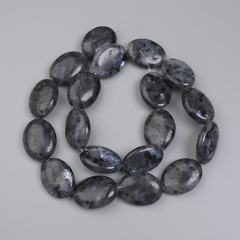 Oval Labradorite Beads, 20×15 mm, on thread, length about 37 cm