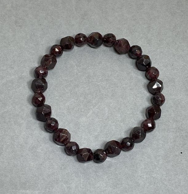 Garnet Bracelet with Faceted Beads 6 mm and 8×5×7 mm, 18 cm Stretch