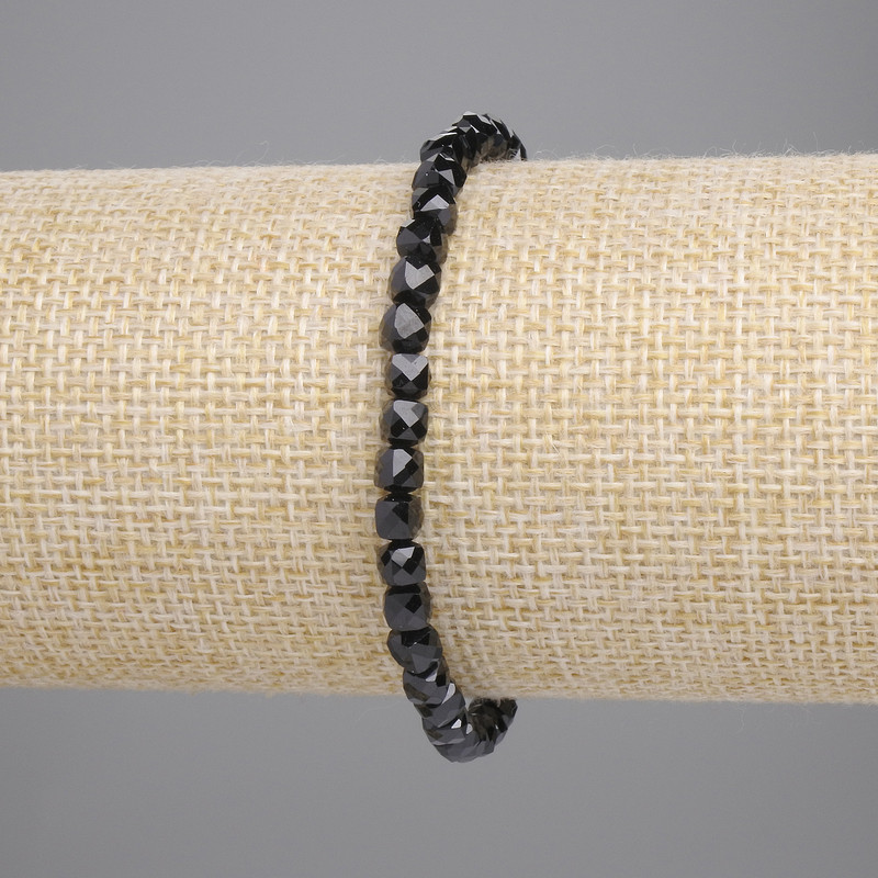 Браслет чорний Турмалін гранований кубик 4х4мм+-, довжина 18см +- стрейч