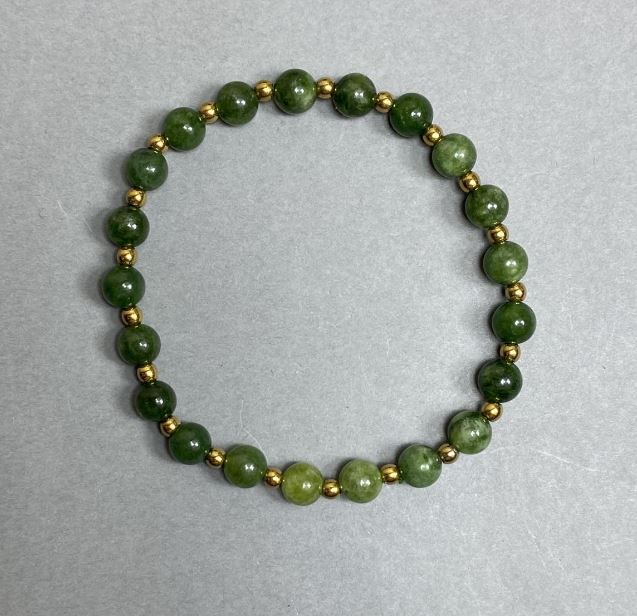 Bracelet with Jadeite beads 6mm ± and Hematite beads 3mm ±, 18 cm length, elastic (stretch)