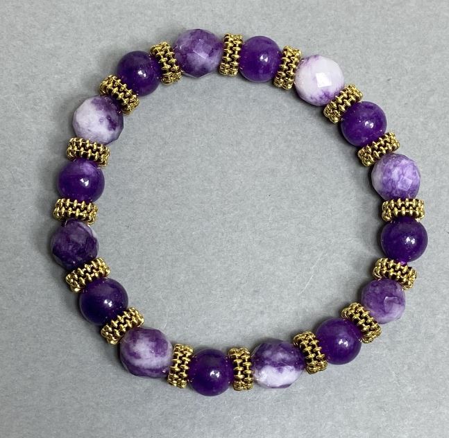 Sugilite bracelet with smooth 8mm beads and faceted 10×8mm beads, with metal inserts, 18 cm stretch