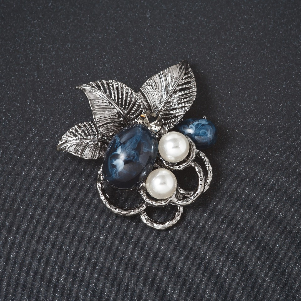 Brooch "Blueberry" metal color "silver" 4.5 cm