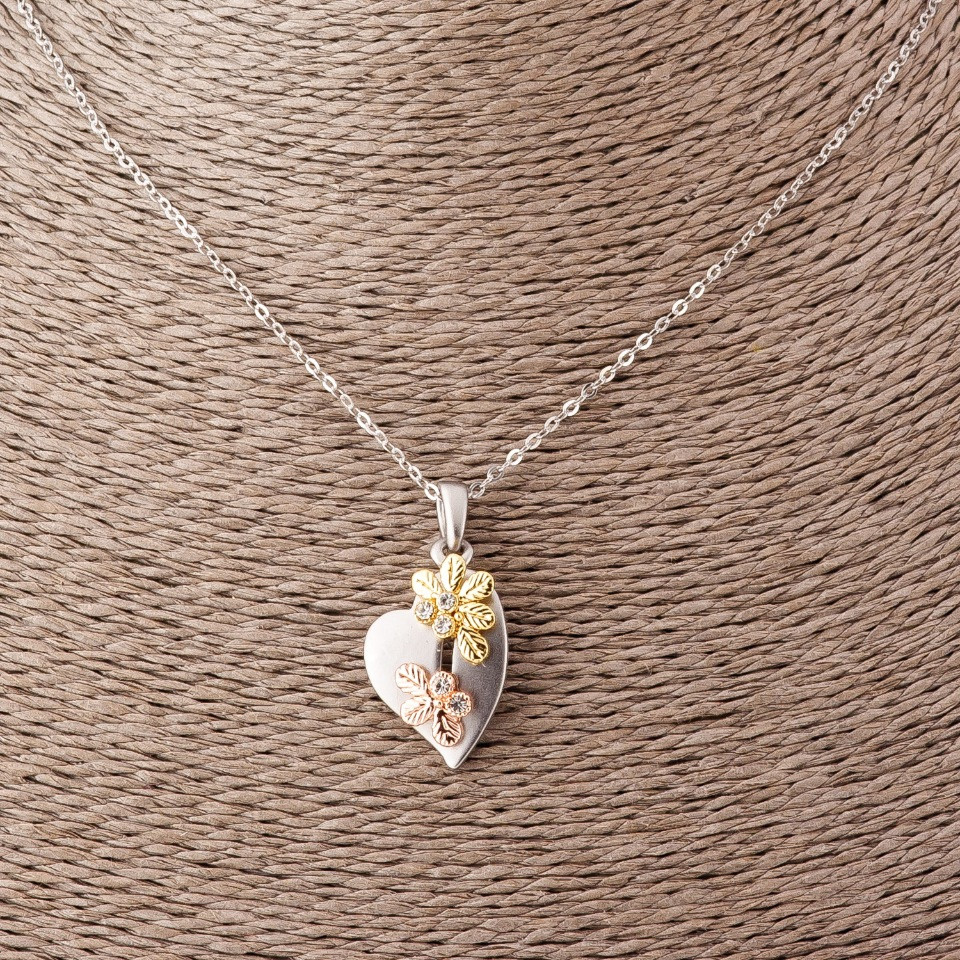 Heart Pendant with Flowers on Anchor Chain, length 52 cm, diameter 2.5×1.7 cm, silver-matte metal