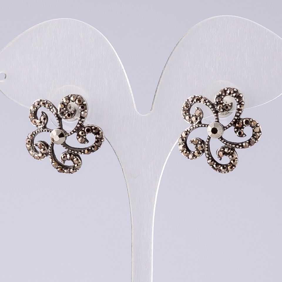 Earrings in 'Droplet Silver', 2 cm diameter