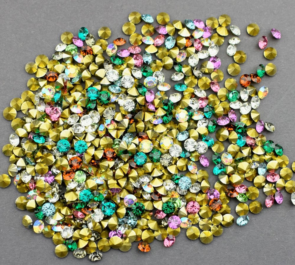 Colored rhinestones No. 16, diameter 3.9 mm, pack 10 g (±)