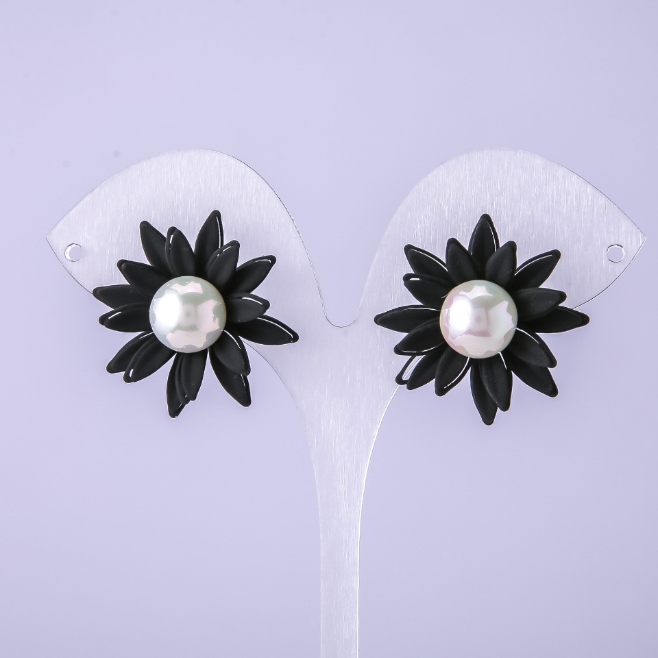 Black Flower Stud Earrings, 28 mm diameter