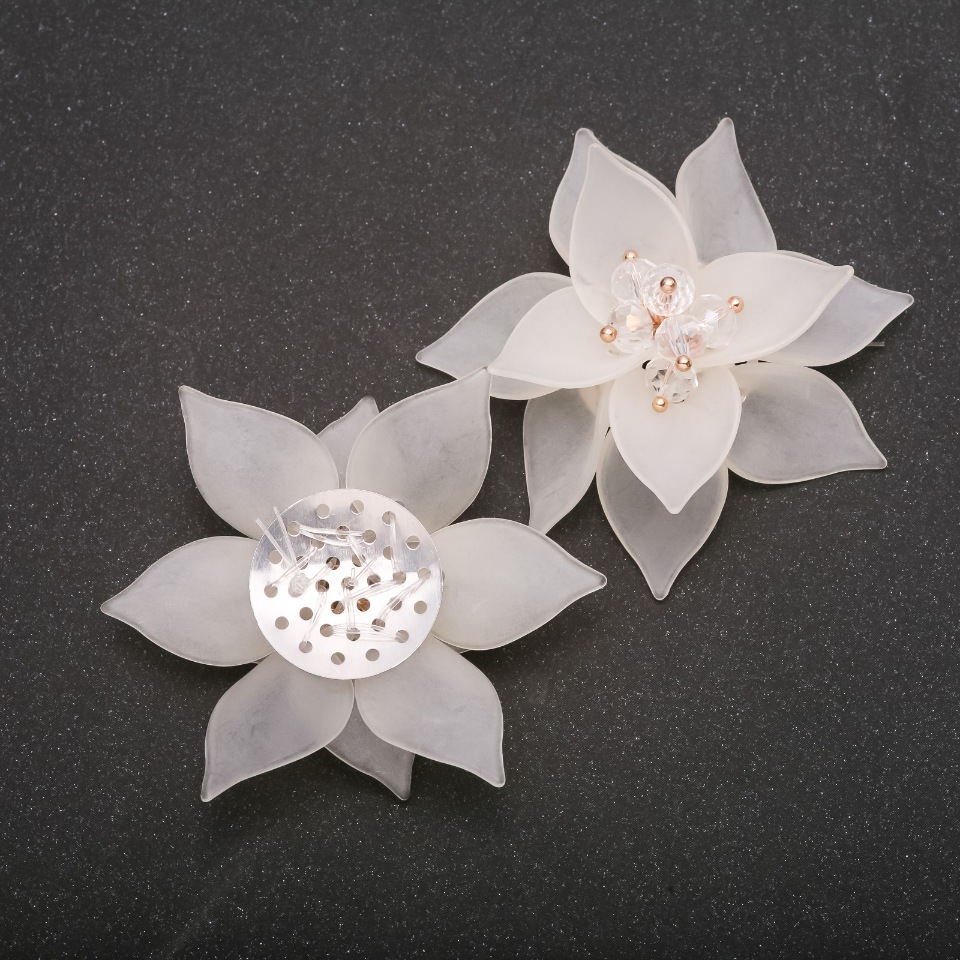 Фурнітура нашивка Квітка Лілії бежевий акрил, діаметр 50 (+ -) мм