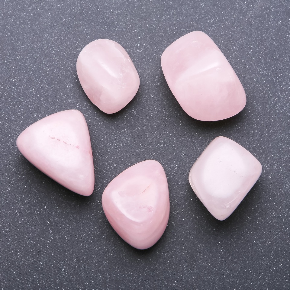 Pink Quartz Tumbled Stone, 20 mm diameter (+/-), 100 g packaging (+/-)