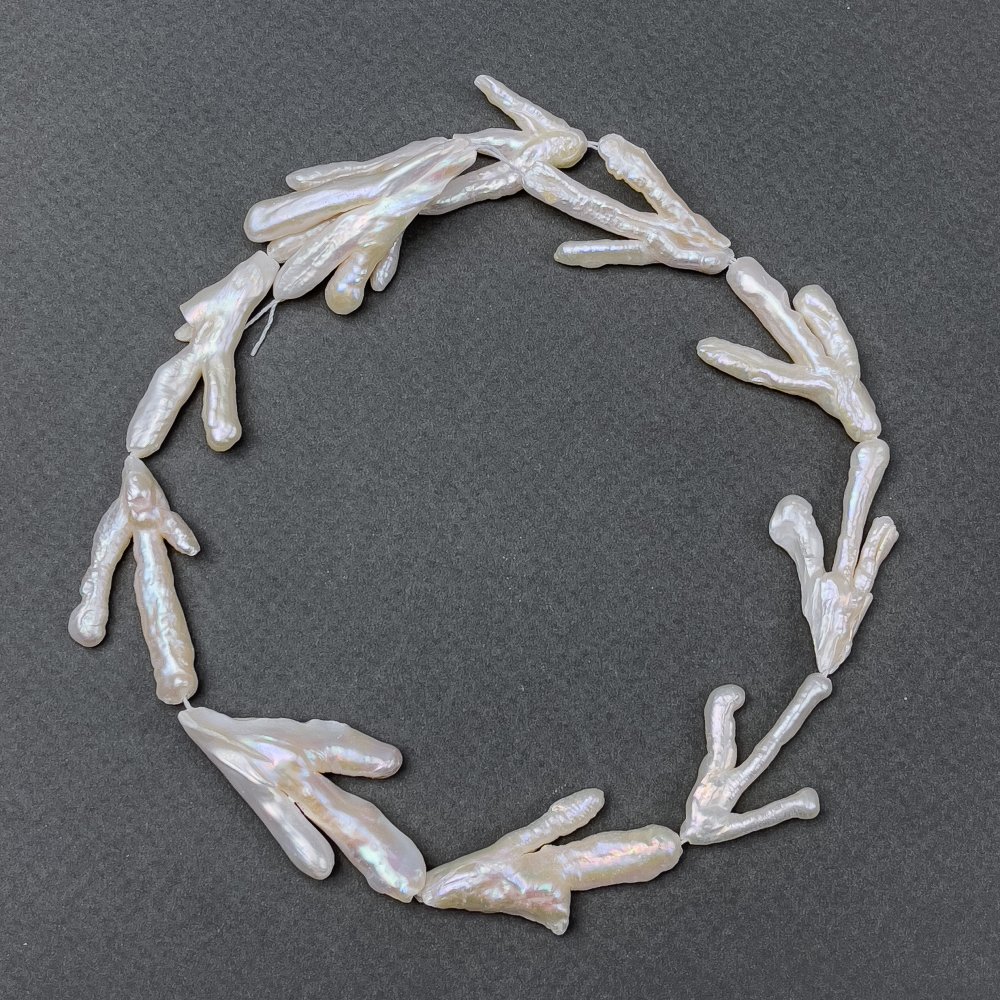 Natural baroque pearl beads on a strand with gasoline iridescence, warm tone, diameter 21x38 mm, length 38 cm (±)