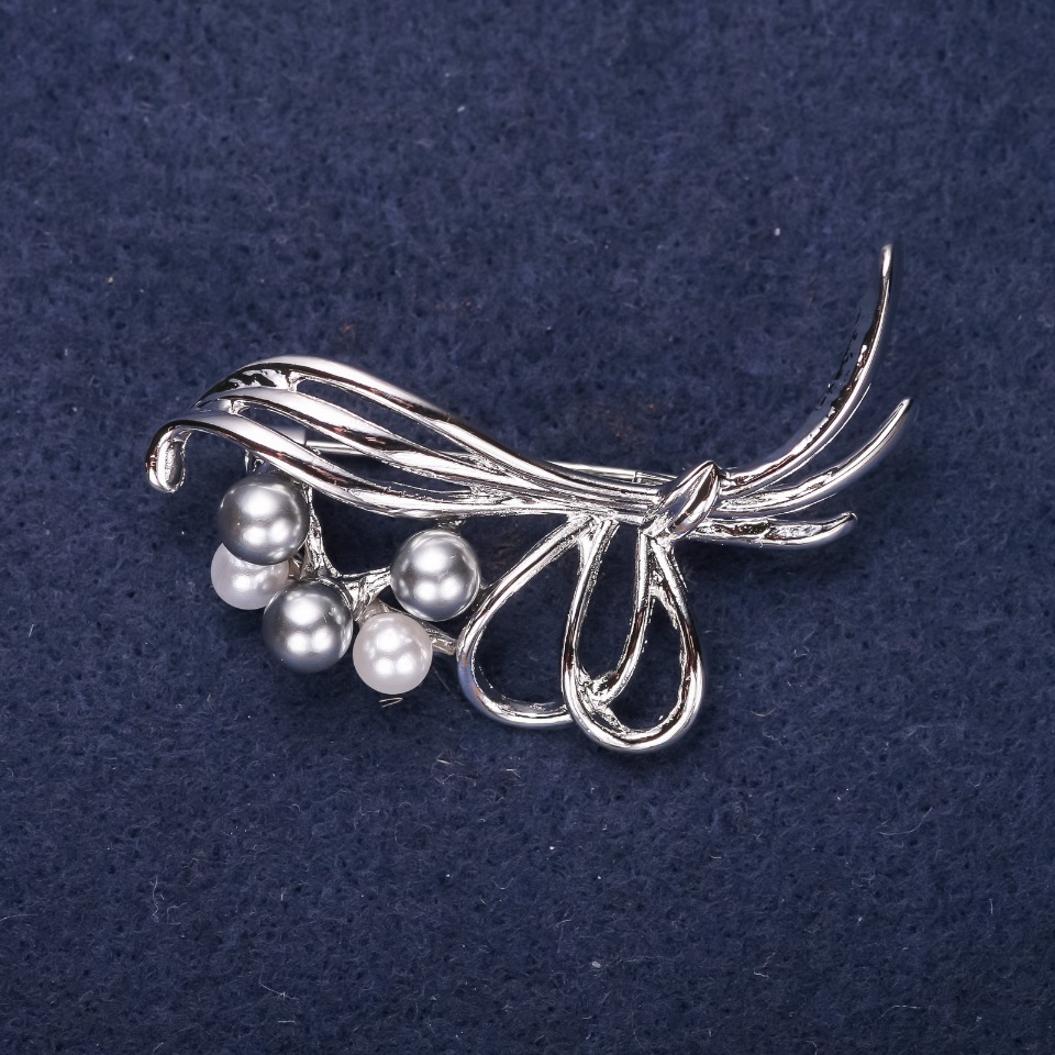 Clearance Brooch 'Bouquet with Pearls' Gray-White 50×22mm Silver-Tone Metal