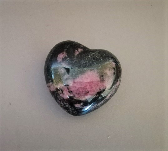 Rhodonite Heart-shaped Souvenir Stone, Assorted (price per 100 g); weight from 350 g