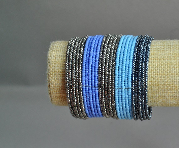 Beaded bracelet with clamp closure in purple-blue-gray