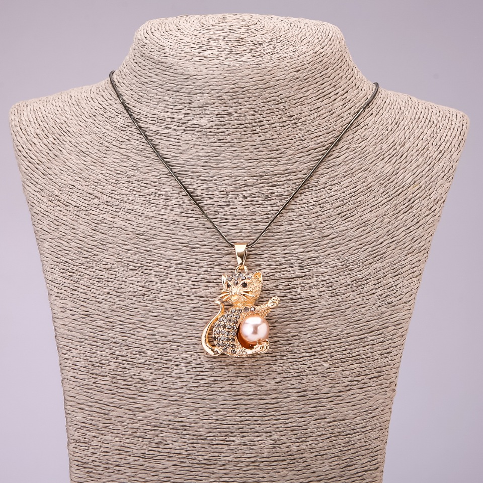 Pendant 'Kitty' with black crystals on a long chain of metal 'black gold', diameter 30x39 mm, length 70 cm