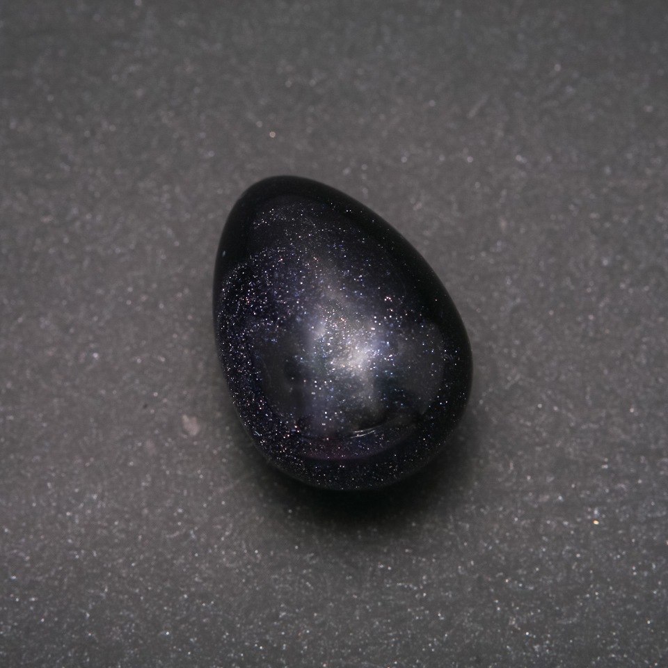 Souvenir Egg made of natural aventurine 'Blue Sand Night of Cairo', diameter 35×25±mm