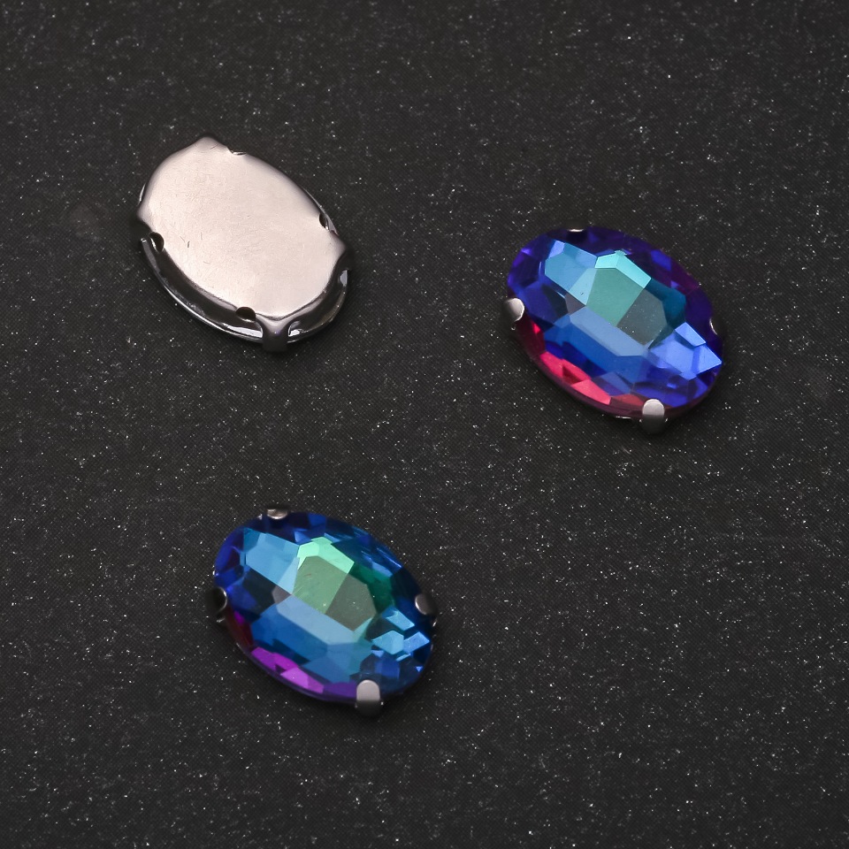 Price per pack / 10 pcs. Sew-on Crystal in Cap Oval 10×14 mm