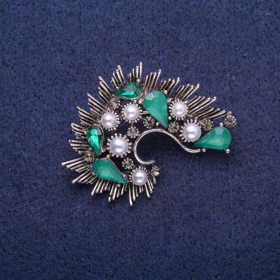 Brooch Accent with Green Crystals and Pearls (for them), Silver-Toned Metal 35x45mm