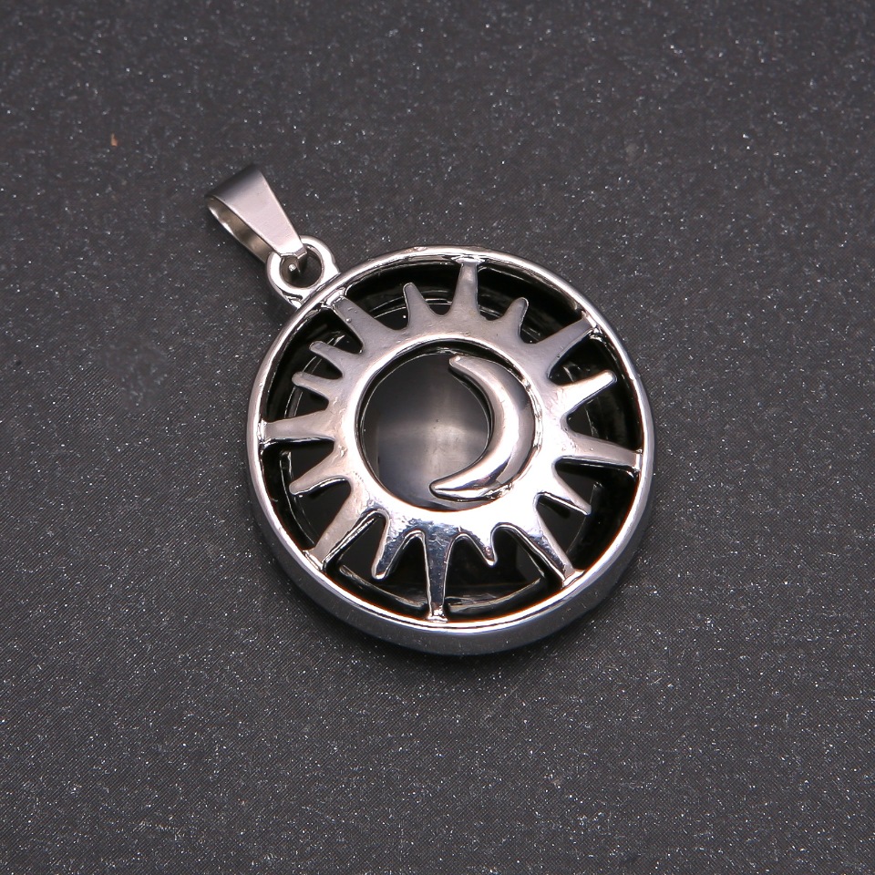 Pendant with natural agate in a bezel 'Sun', diameter 27mm
