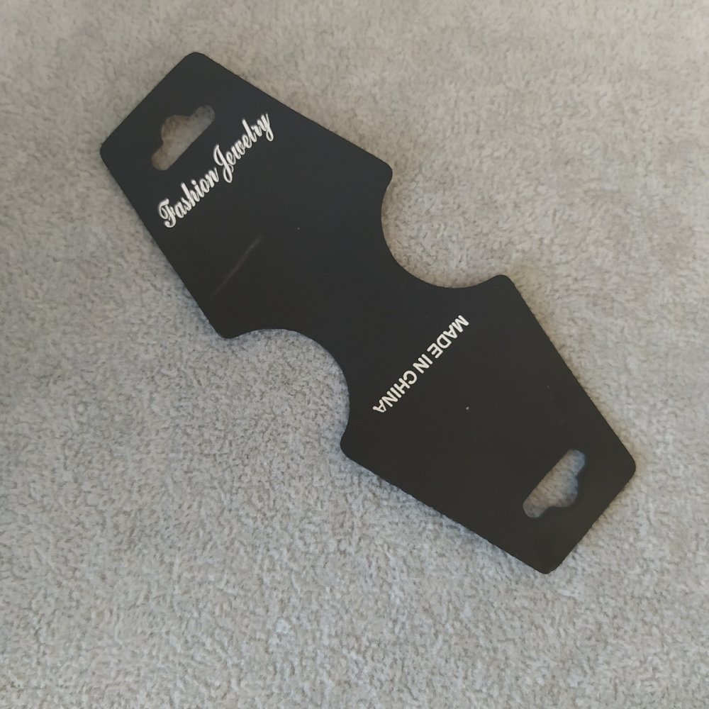 Планшетка для біжутерії чорна 5х12, 5см пласт. 200шт / уп