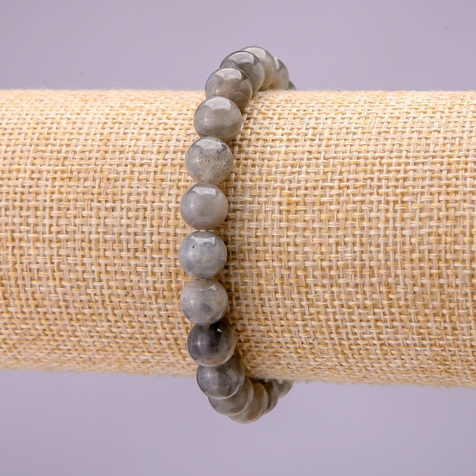 Bracelet with natural Labradorite — smooth bead, 8 mm diameter, on elastic, length 18 cm