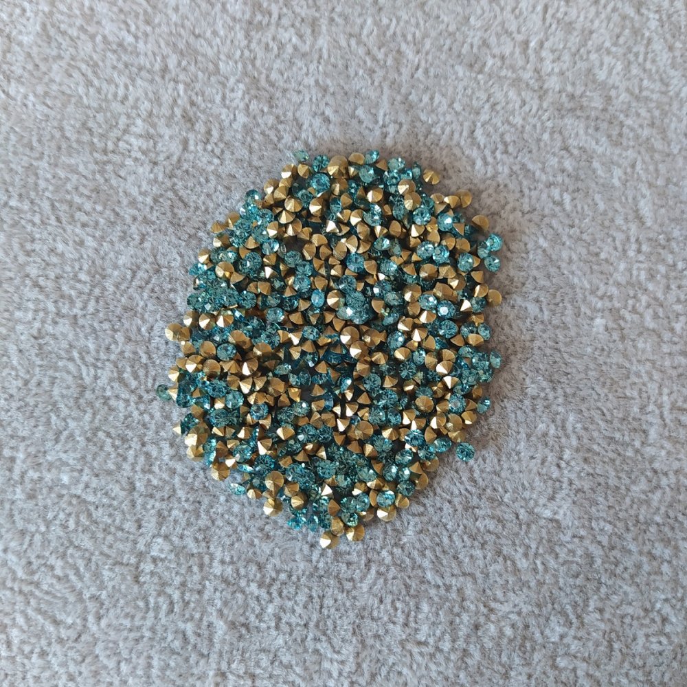 Blue rhinestones, blue color, diameter 3 mm (±), pack 4 g (±)