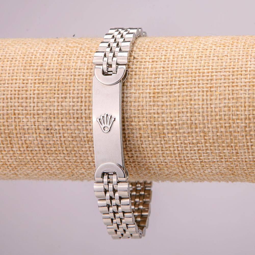 Metal bracelet made of stainless steel with a clasp, 12 mm thick, 21 cm long, silver color