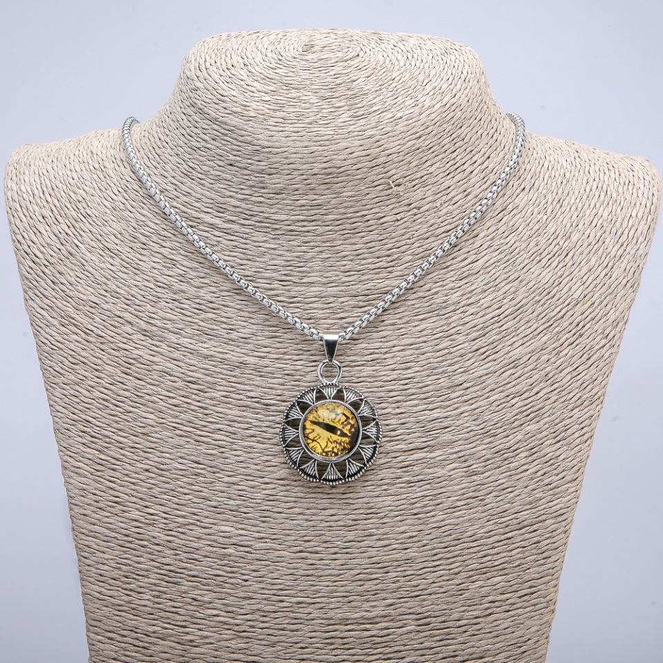 Pendant 'Dragon's Eye' in bezel, 42×30 mm, on a chain, 70 cm long, silver metal