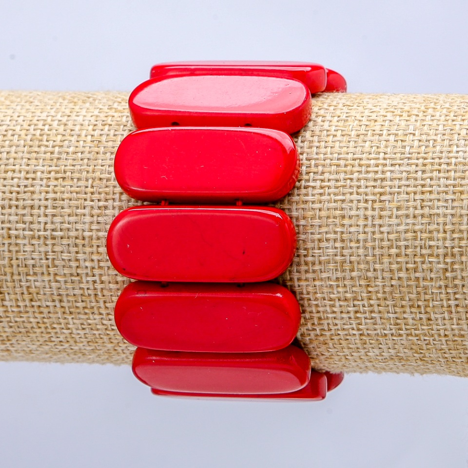Elastic bracelet with pressed coral, smooth links 33×13 mm+