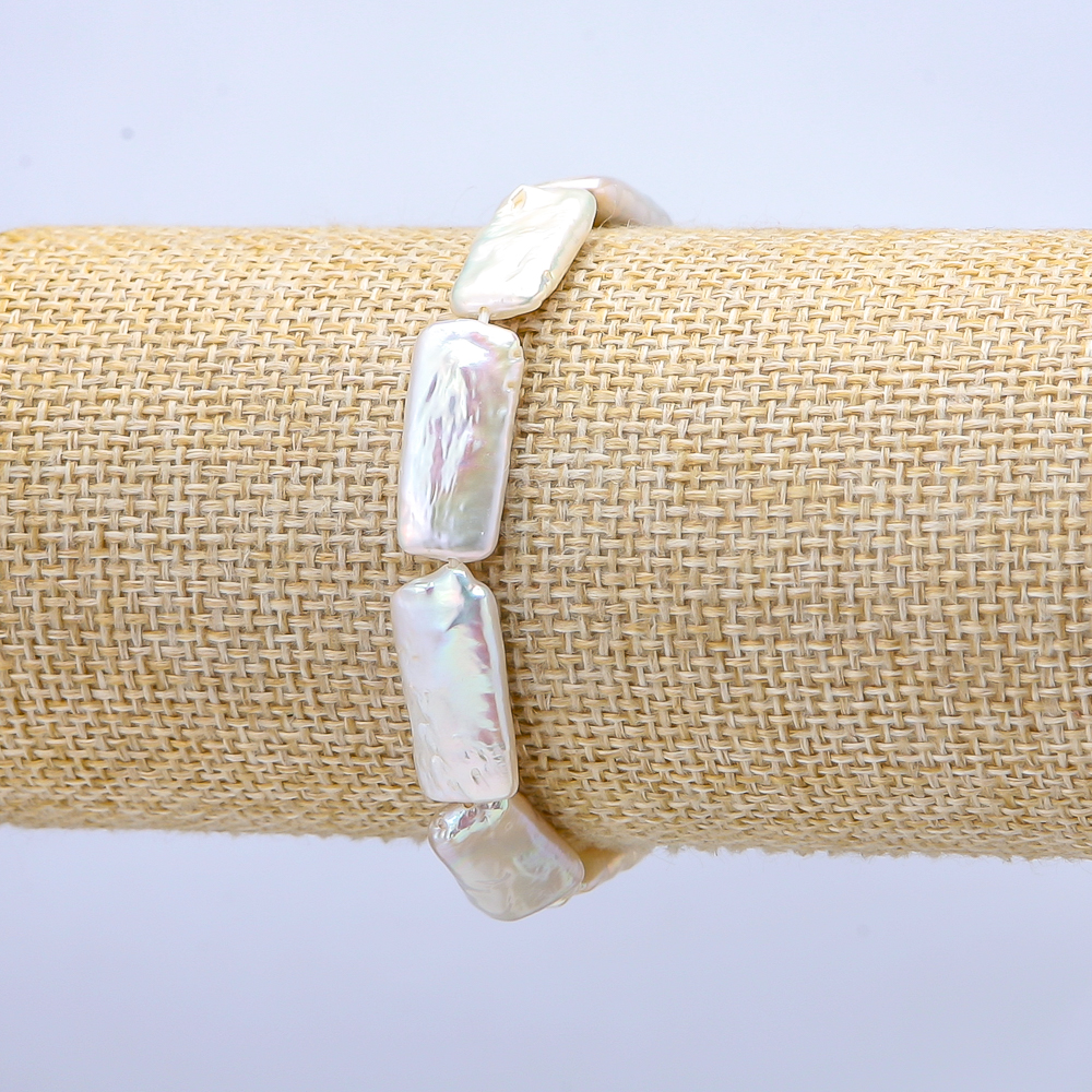 Elastic bracelet with Baroque pearls, diameter 9x21mm+-, length 18cm+