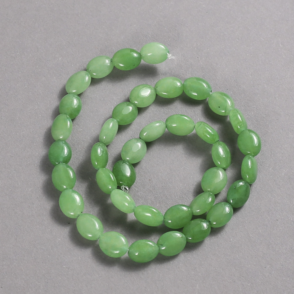 Beads on a thread of natural chrysoprase, smooth oval, diameter 10×8 mm + -, length 39 cm +