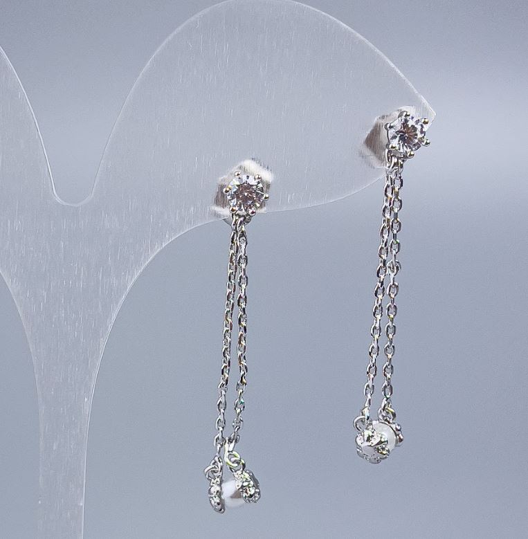 Xuping Stud Earrings with Majorca Pearl and White Crystal, 6 mm diameter, about 3.5 cm long, rhodium-plated