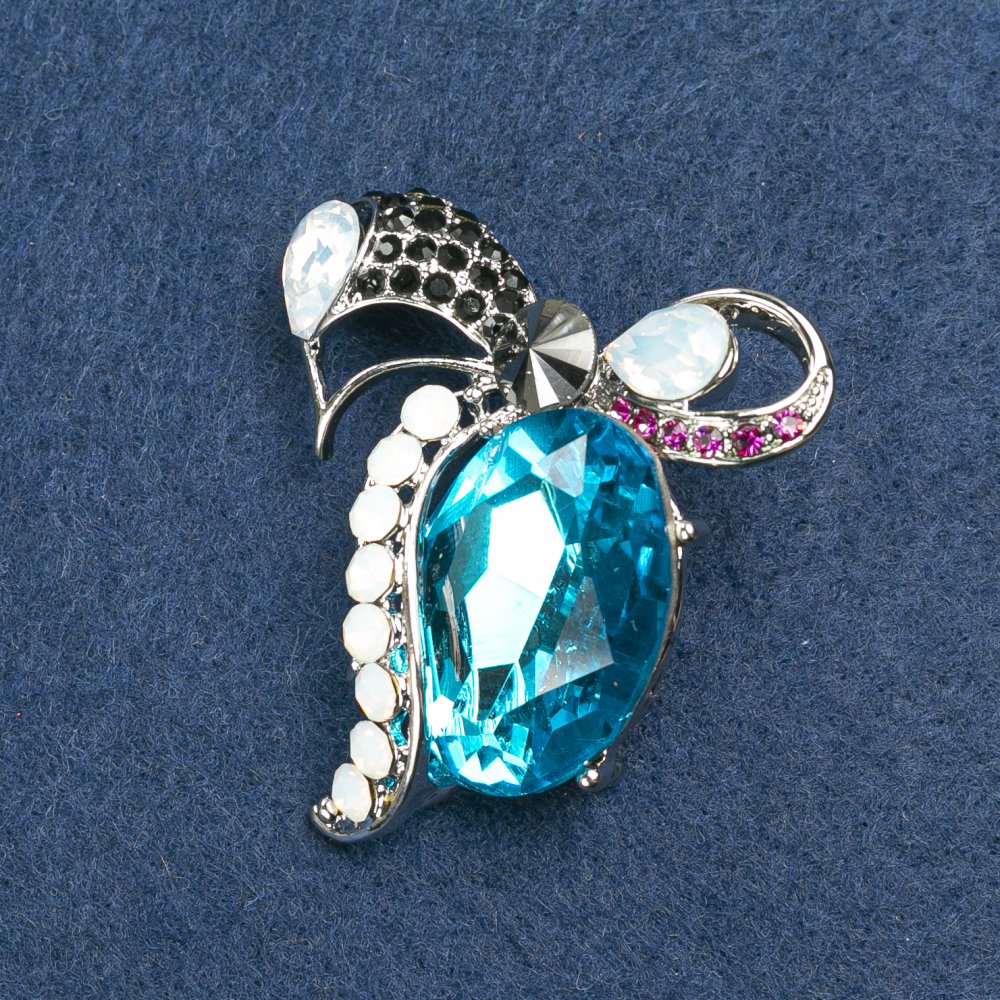 Brooch 'Bow' in silvery metal with rhinestones and a crystal 55×50 mm +